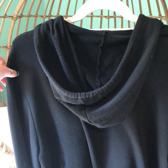 Cropped black hoodie - Picture 5 of 6